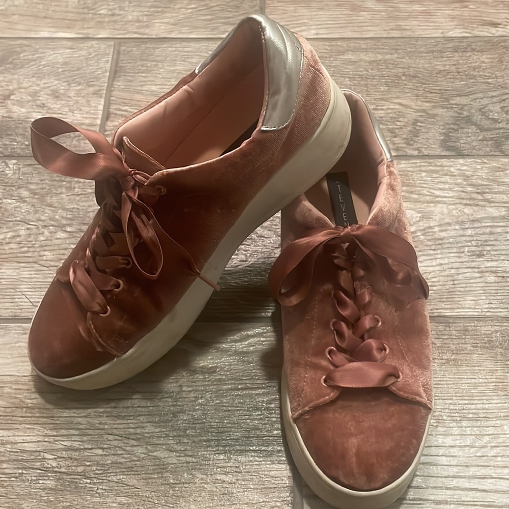 Steven by Steve Madden Pink Velvet Fashion Platform Sneakers